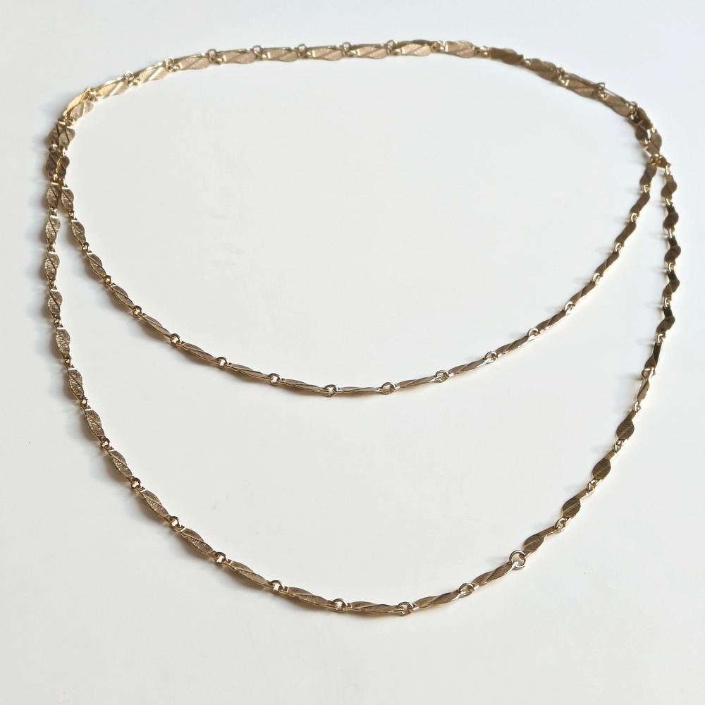 Vintage Gold Tone Textured Twisted Leaf Link Chain Necklace 26 Inch Opera Rope